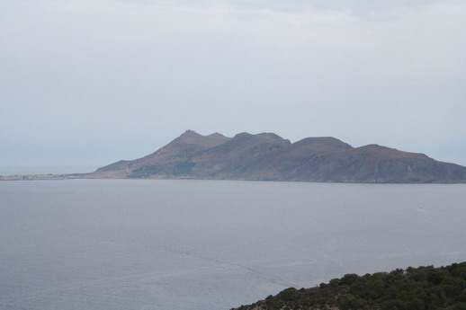 Favignana vista da Levanzo (14/08/06)